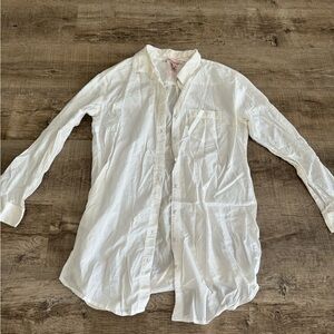 White Victoria’s Secret oversized collared button-up sleep shirt - size small